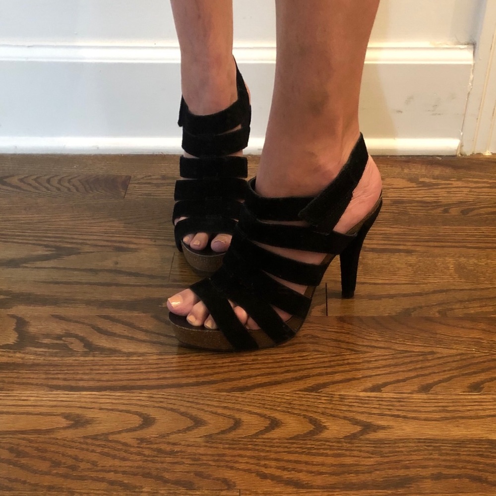 Vince Camuto Strappy Suede Platform Heels Size 8